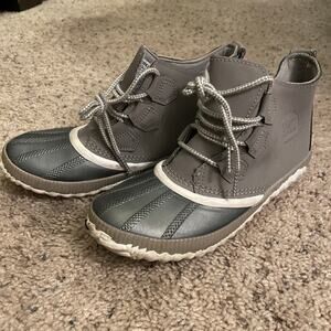 SOREL  Gray & Silver Colorblock Leather  Lace-Up Boots Size Womens 6.5